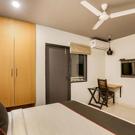Super Collection O Le Noida Hotel Near Sector 76 Metro Station エクステリア 写真