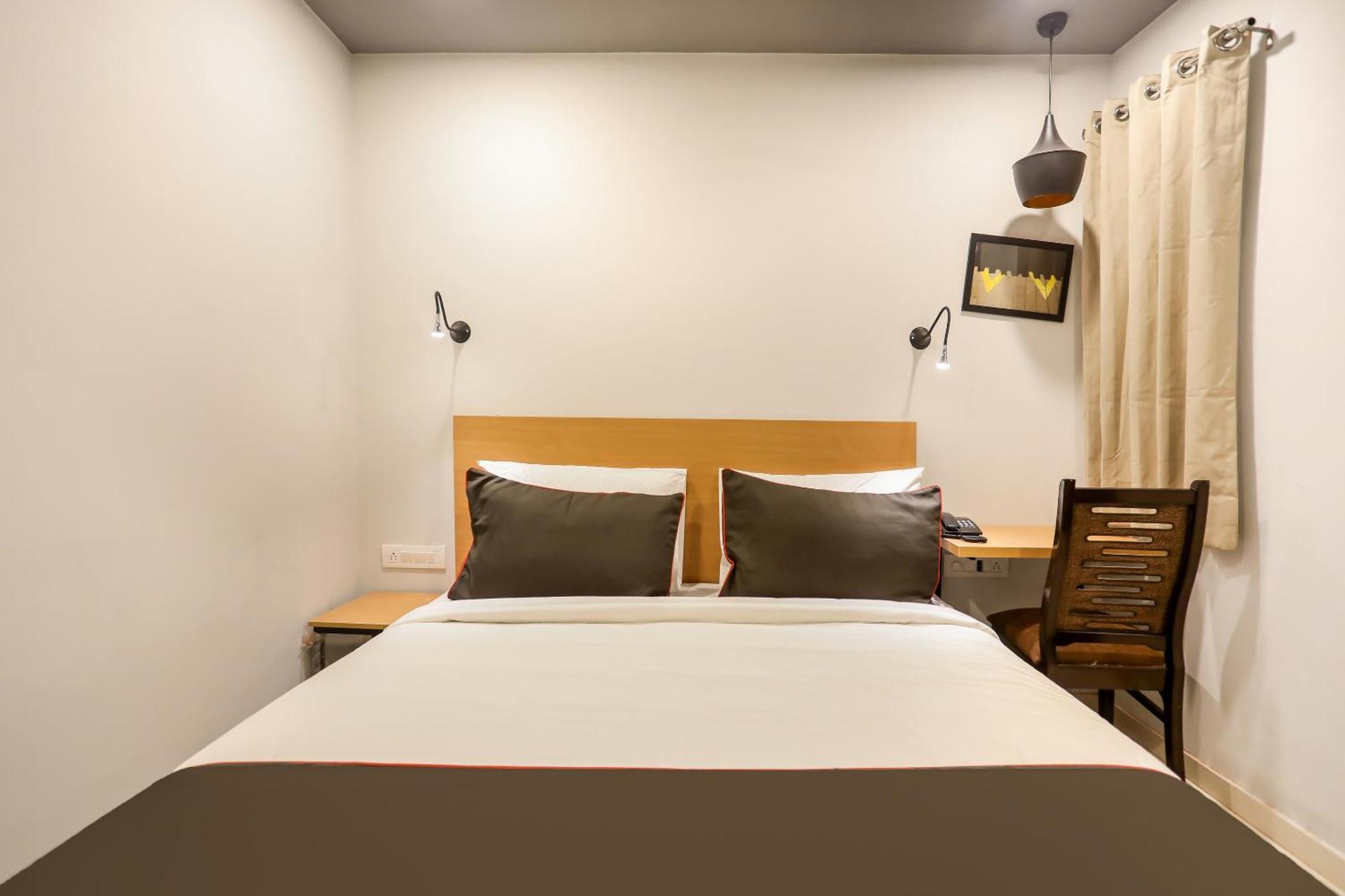 Super Collection O Le Noida Hotel Near Sector 76 Metro Station エクステリア 写真