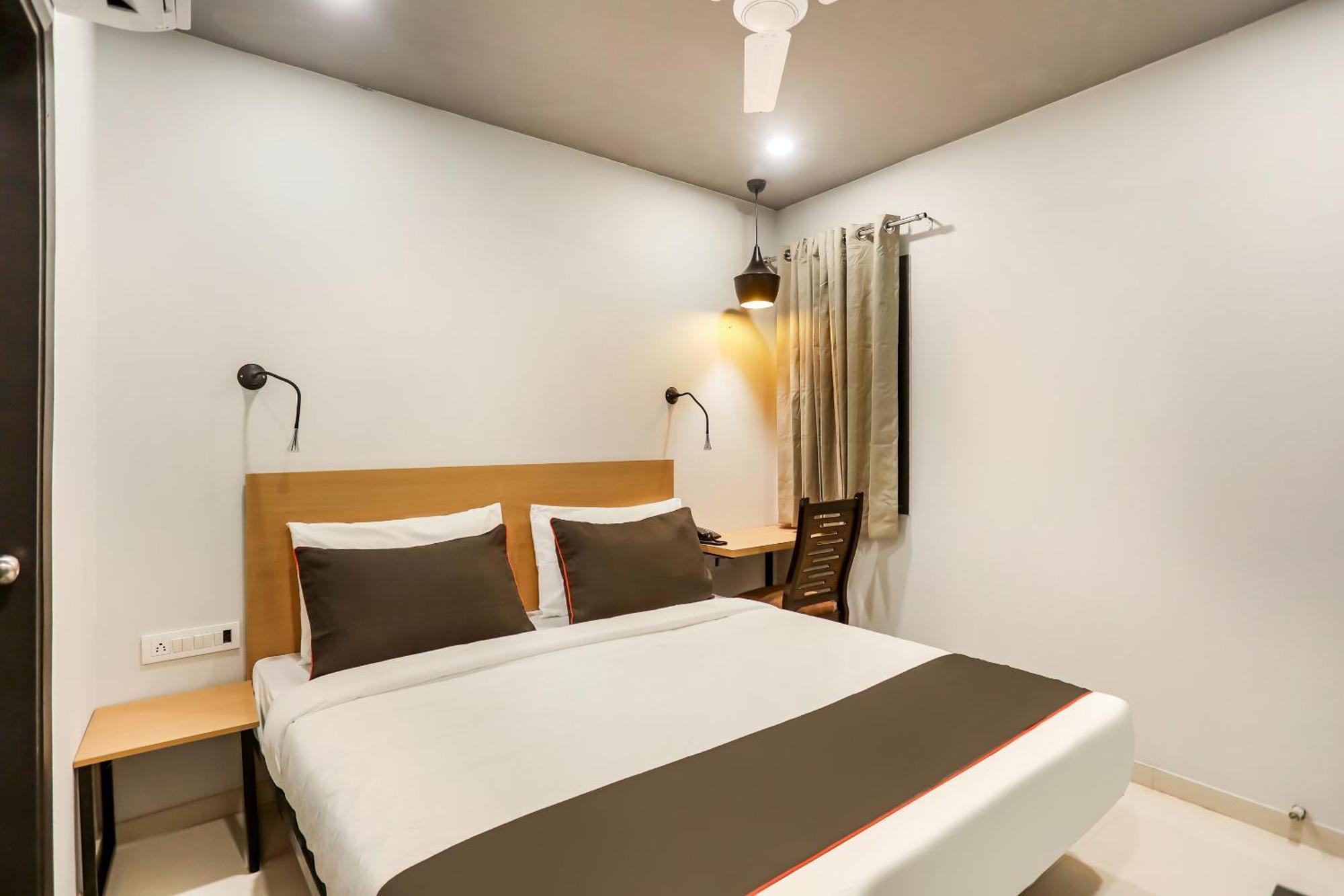 Super Collection O Le Noida Hotel Near Sector 76 Metro Station エクステリア 写真