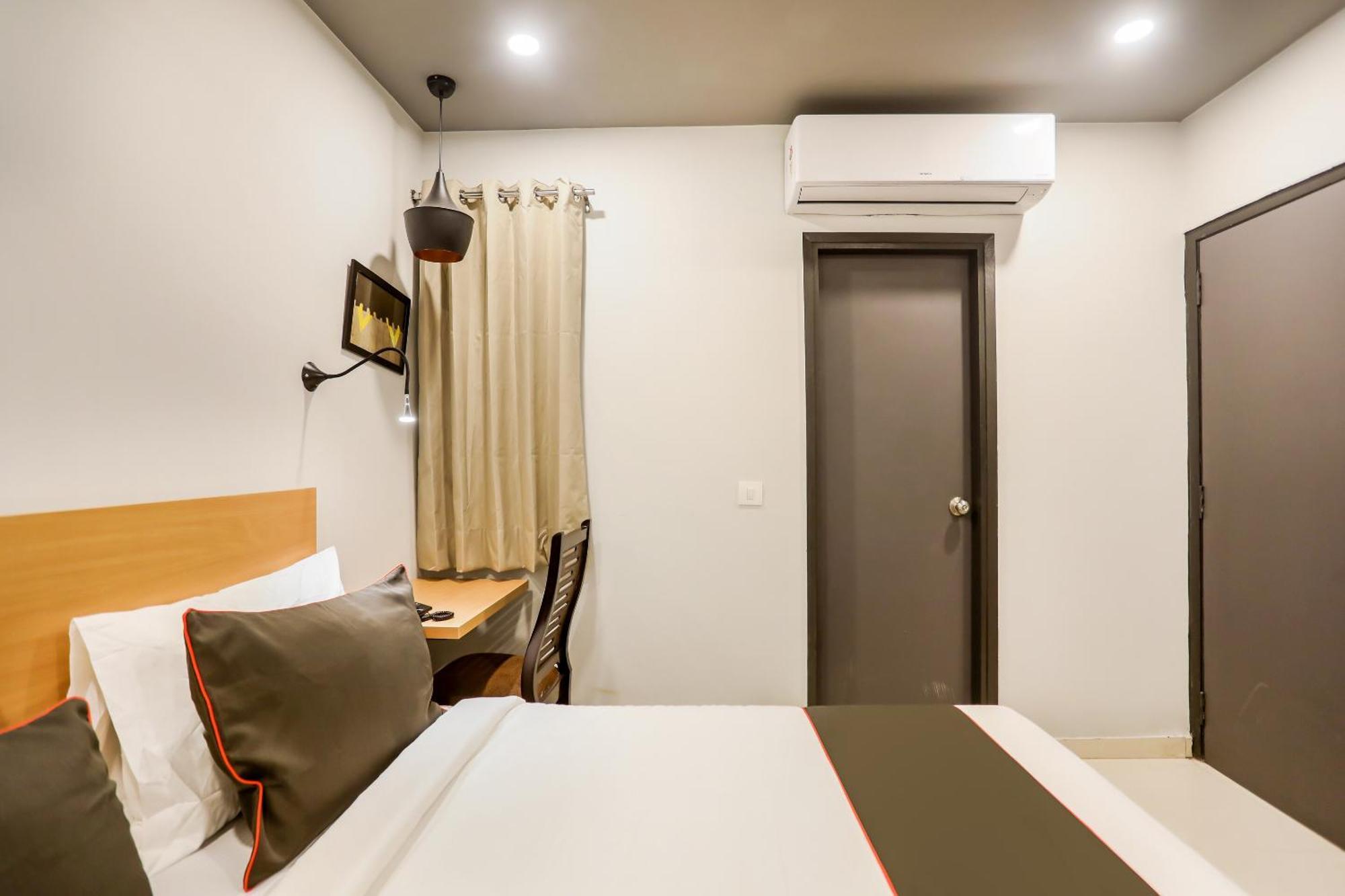 Super Collection O Le Noida Hotel Near Sector 76 Metro Station エクステリア 写真